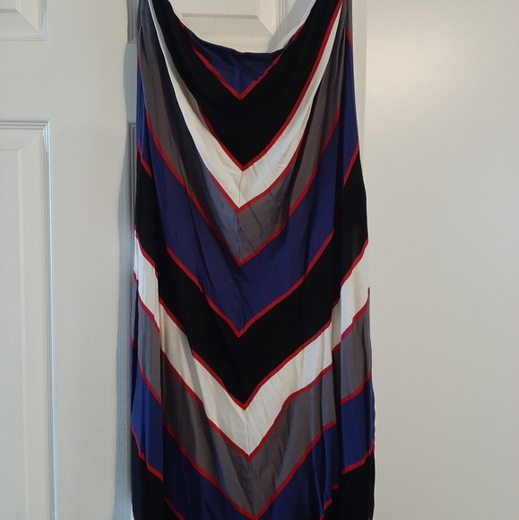 Le Chateau Large Short strapless Dress - Picture 1 of 3